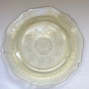 Federal Glass ‘Patrician’ yellow depression glass plate